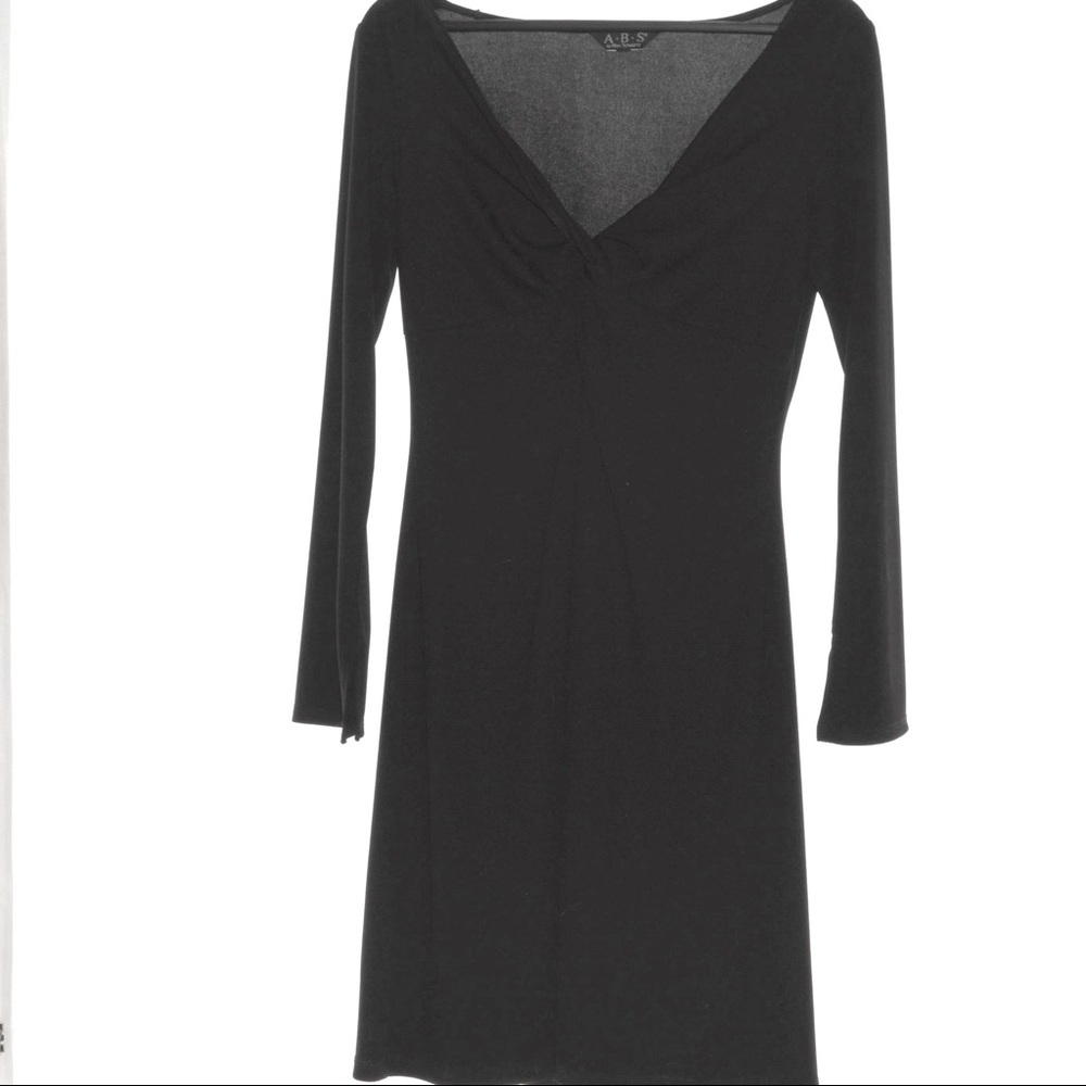 V neck twisted bodice. Very cute